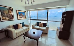 Suite Frente Al Rio En Puerto Santa Ana Riverfront