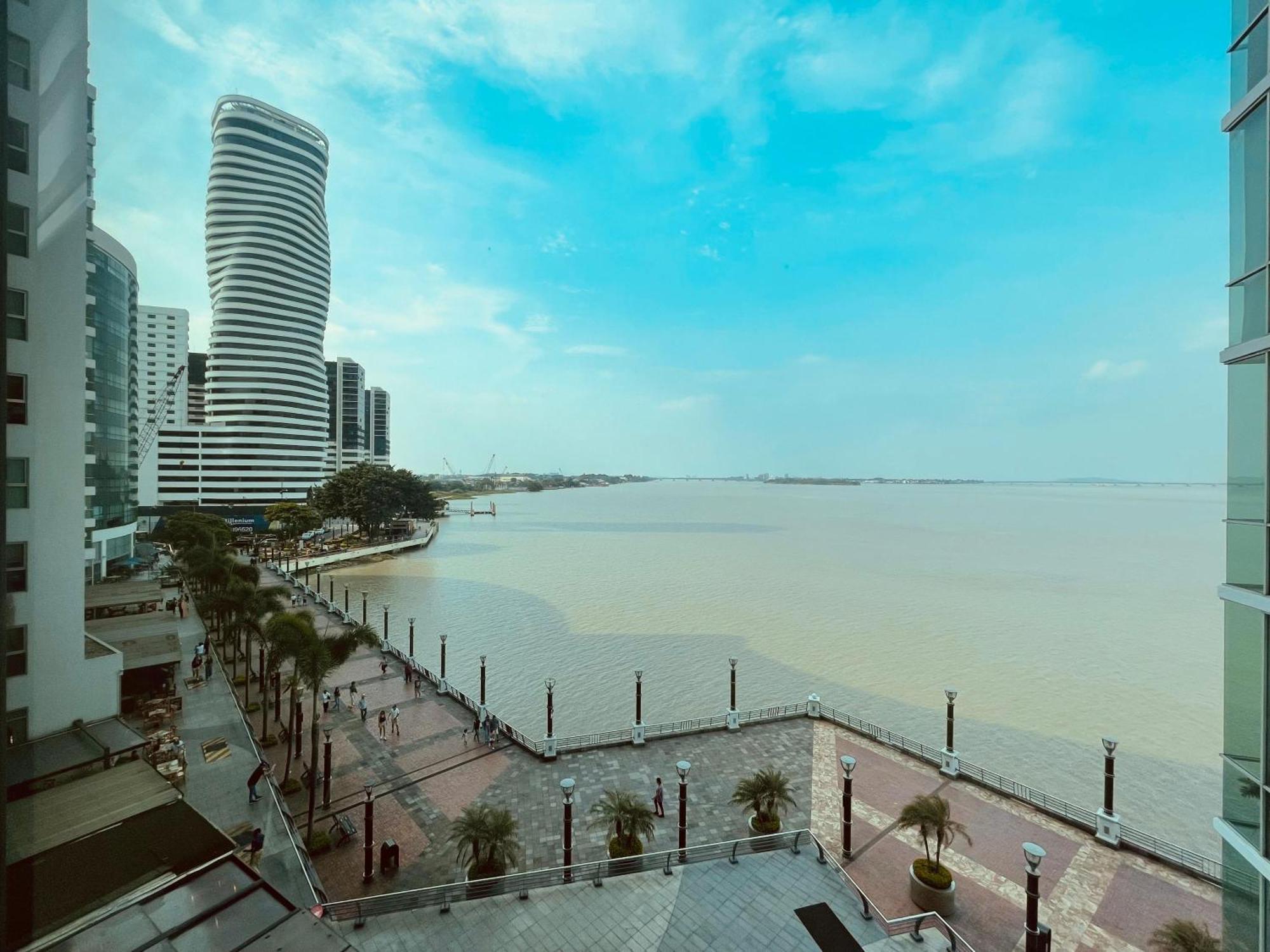Suite Frente Al Rio En Puerto Santa Ana Riverfront Guayaquil Exterior photo
