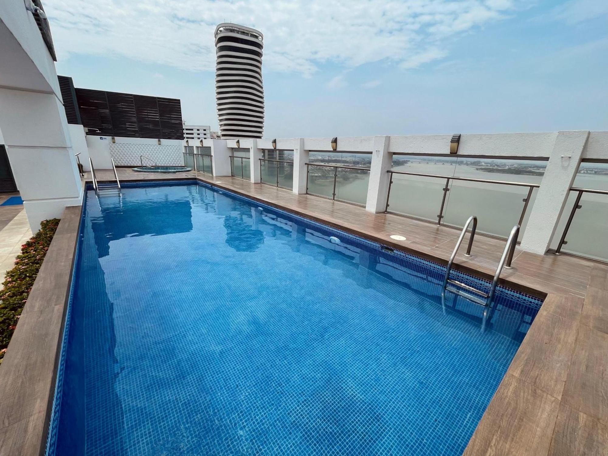 Suite Frente Al Rio En Puerto Santa Ana Riverfront Guayaquil Exterior photo