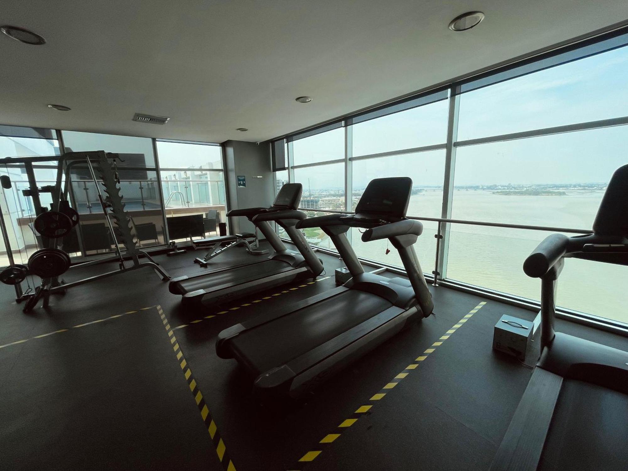 Suite Frente Al Rio En Puerto Santa Ana Riverfront Guayaquil Exterior photo
