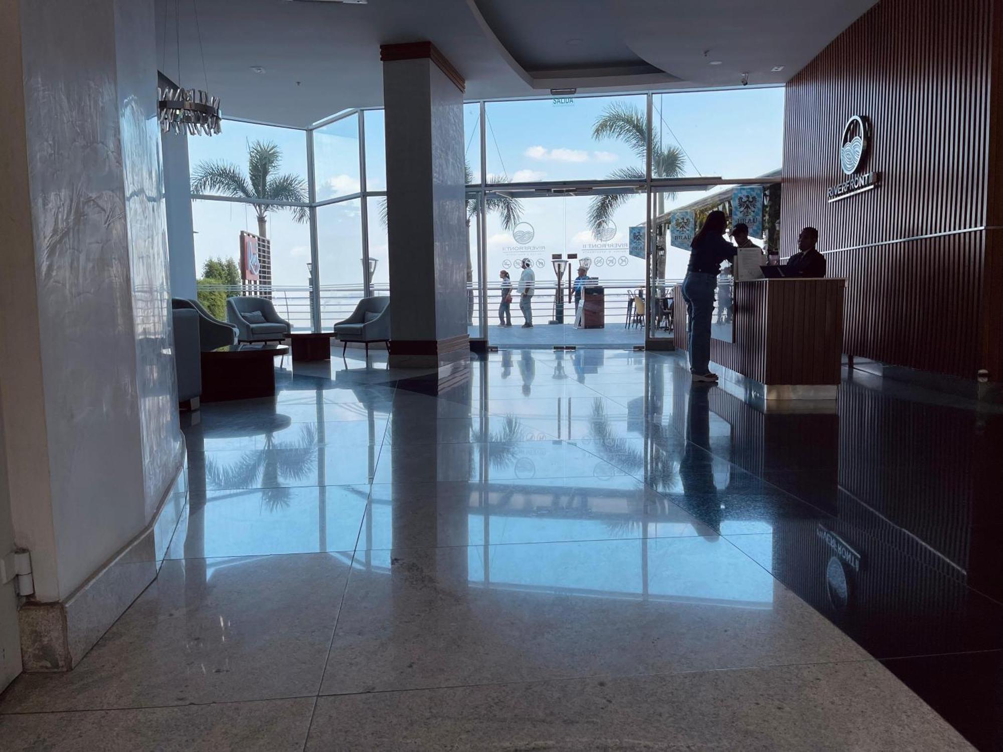 Suite Frente Al Rio En Puerto Santa Ana Riverfront Guayaquil Exterior photo