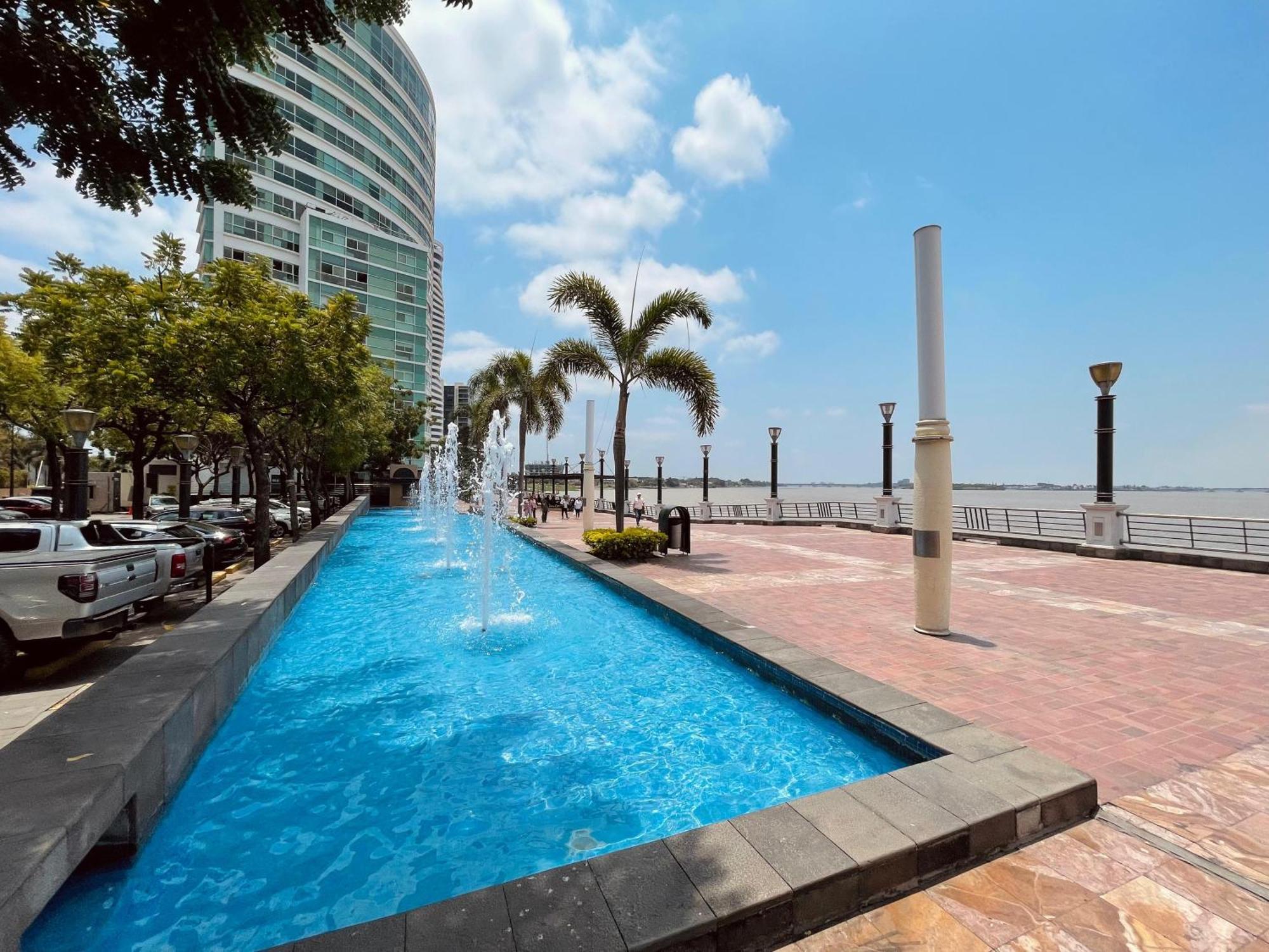 Suite Frente Al Rio En Puerto Santa Ana Riverfront Guayaquil Exterior photo