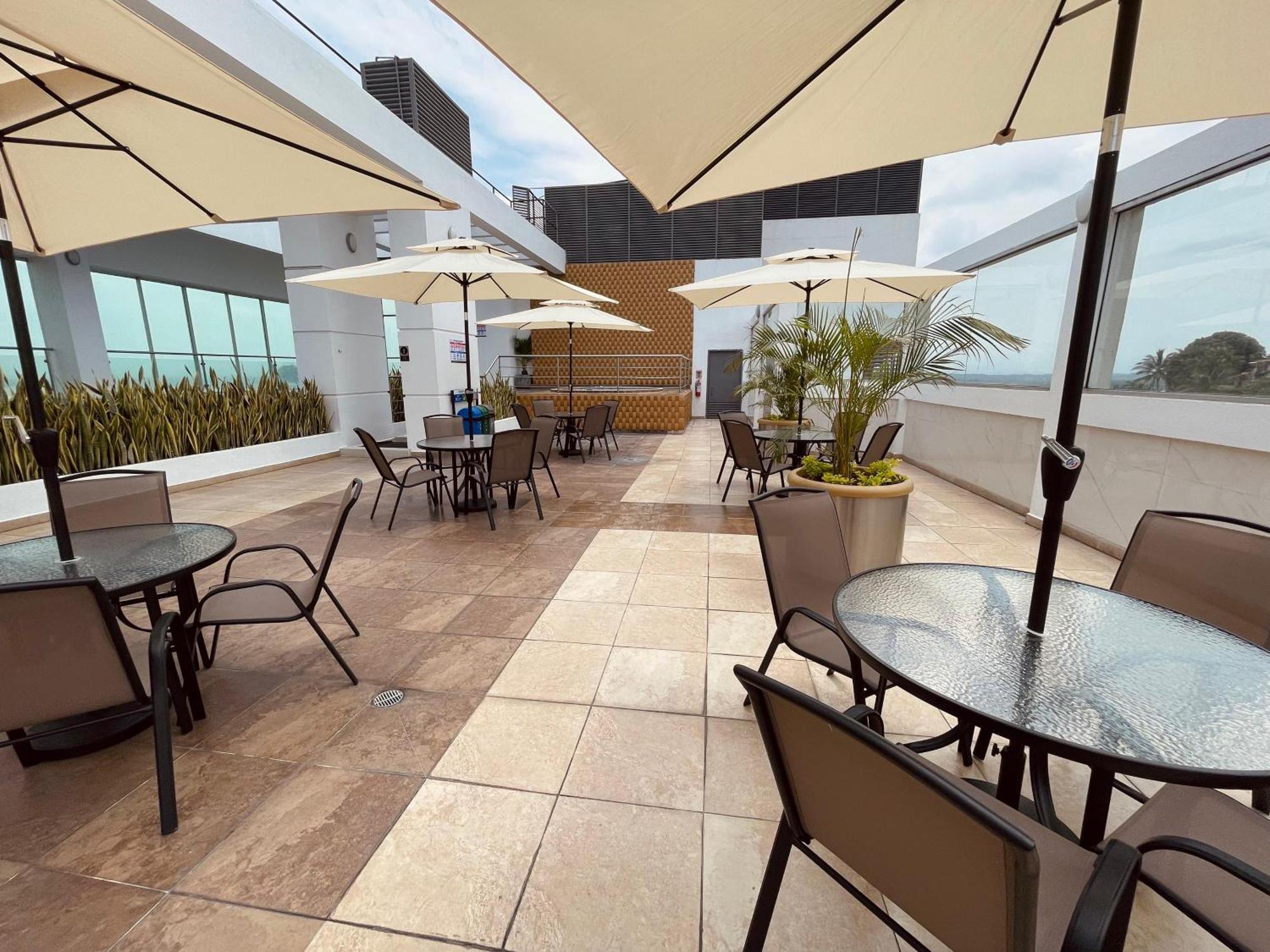 Suite Frente Al Rio En Puerto Santa Ana Riverfront Guayaquil Exterior photo
