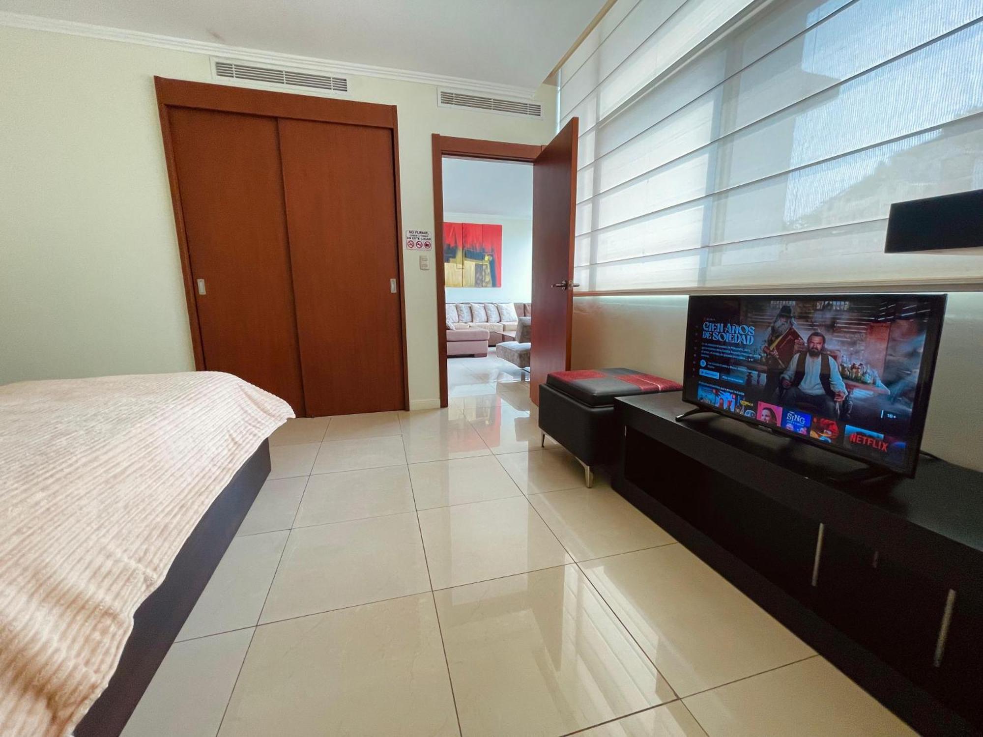 Suite Frente Al Rio En Puerto Santa Ana Riverfront Guayaquil Exterior photo