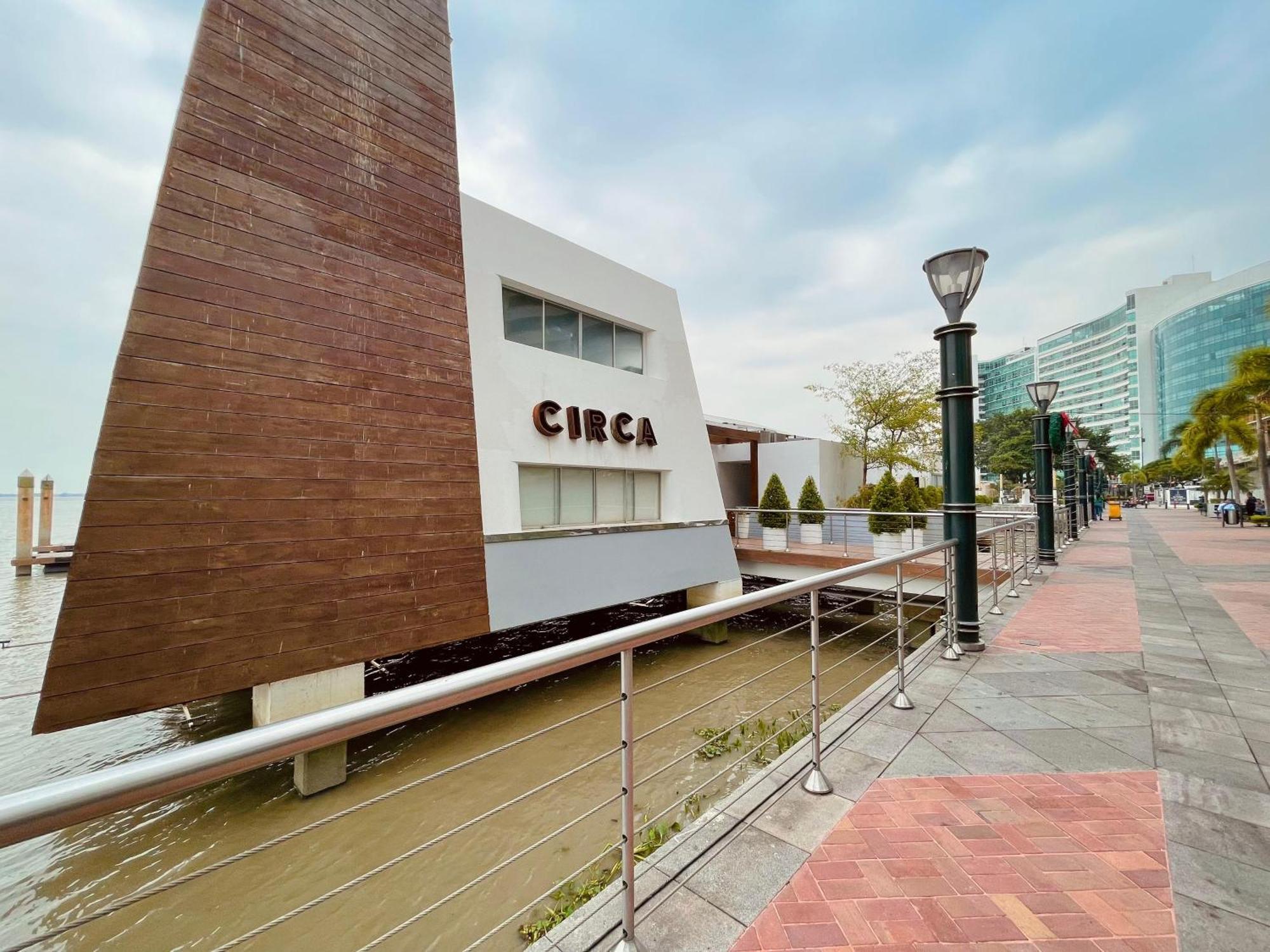 Suite Frente Al Rio En Puerto Santa Ana Riverfront Guayaquil Exterior photo