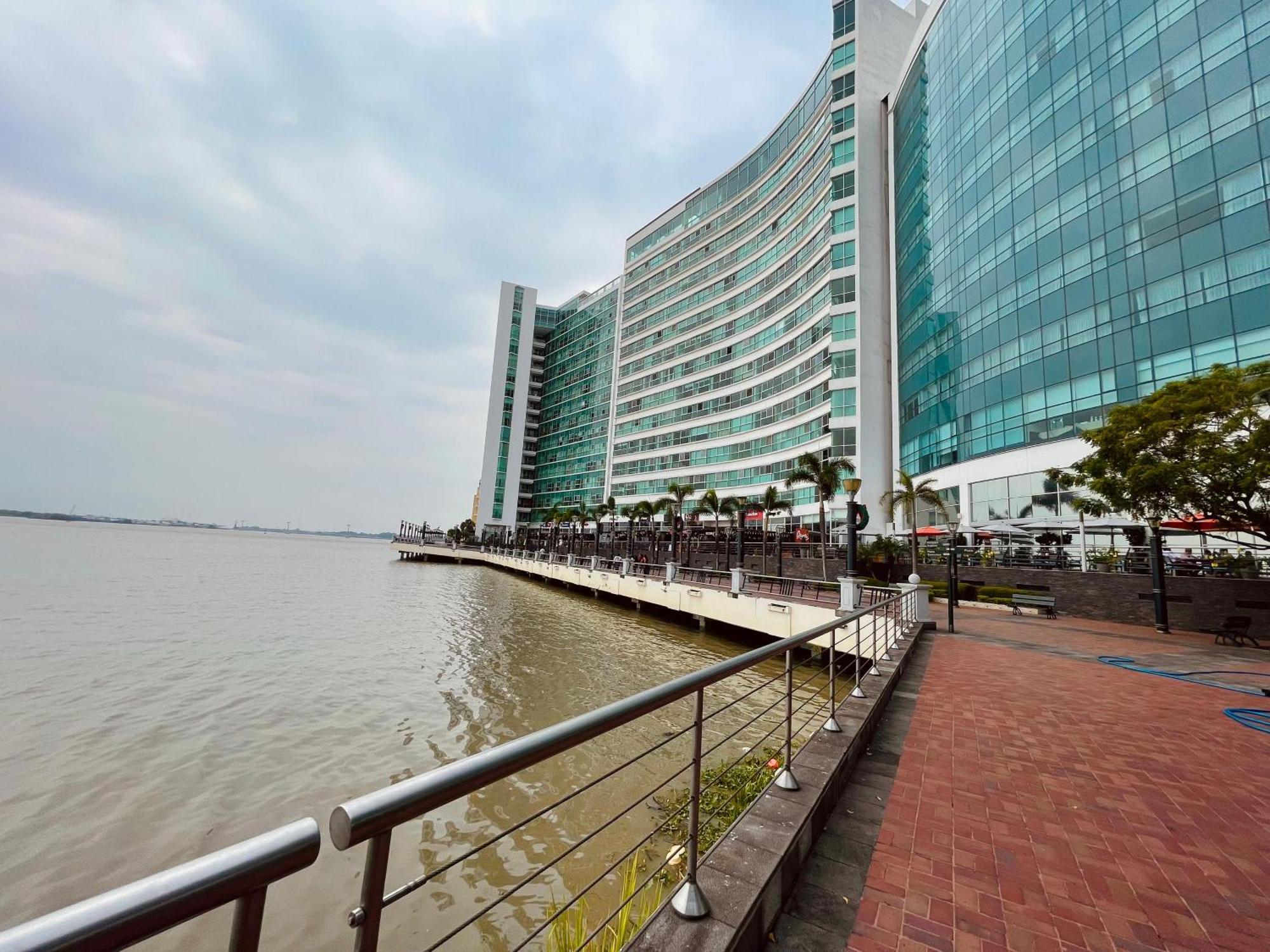 Suite Frente Al Rio En Puerto Santa Ana Riverfront Guayaquil Exterior photo