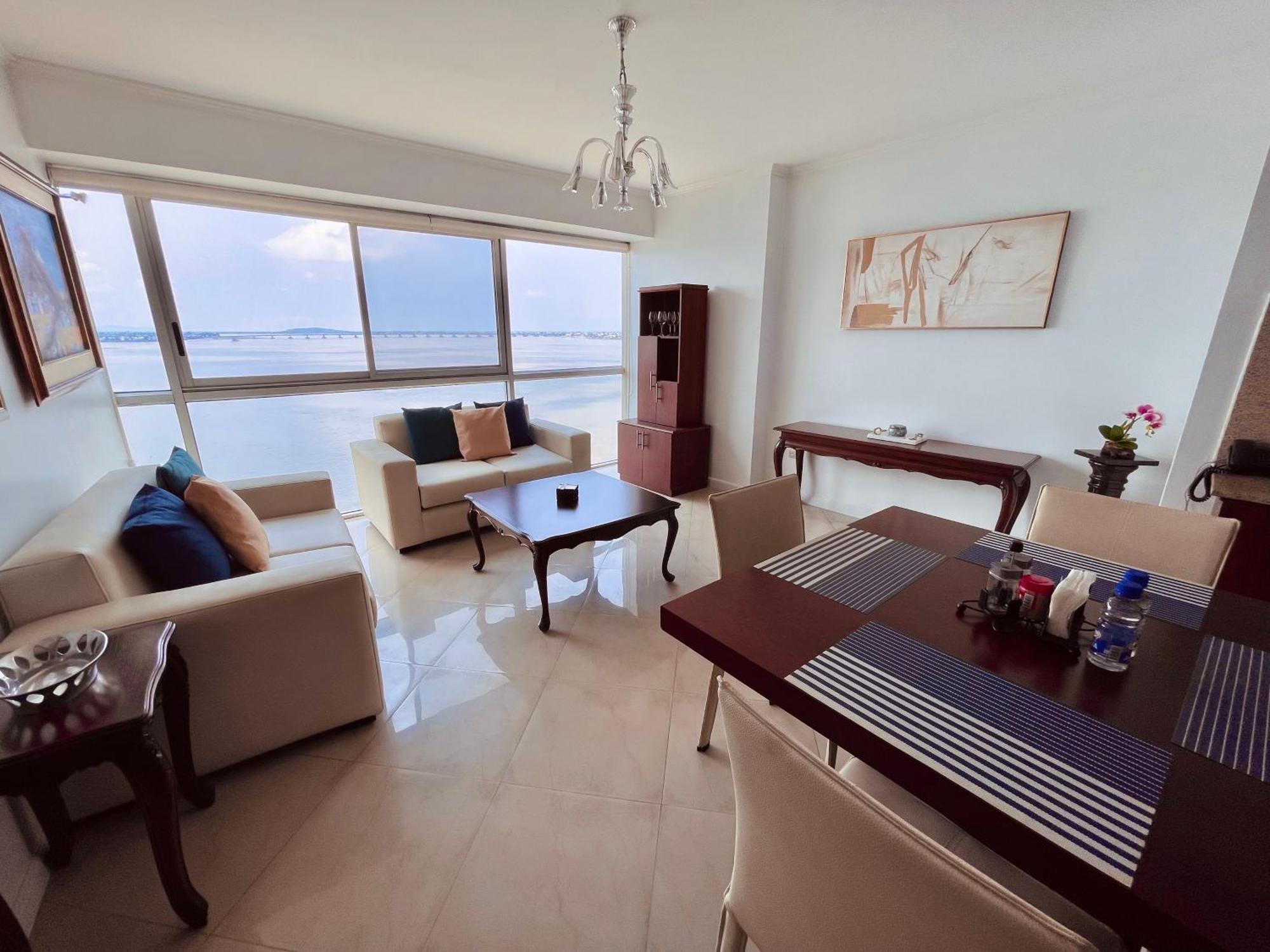 Suite Frente Al Rio En Puerto Santa Ana Riverfront Guayaquil Exterior photo